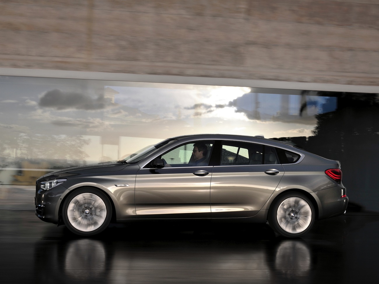 Name:  bmw_535i_xdrive_gran_turismo_5.jpg
Views: 21794
Size:  214.8 KB