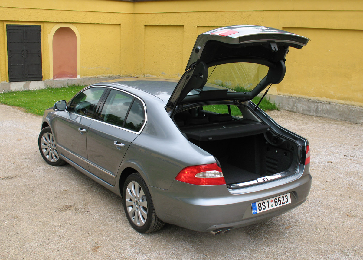 Name:  Skoda_Superb_rearhatchbig_big.jpg
Views: 6765
Size:  338.9 KB