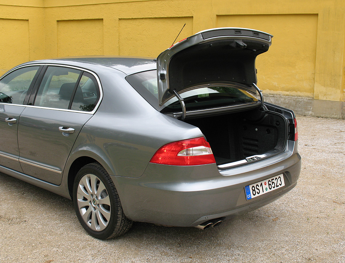 Name:  Skoda_Superb_rearhatchsmall_big.jpg
Views: 6957
Size:  392.9 KB