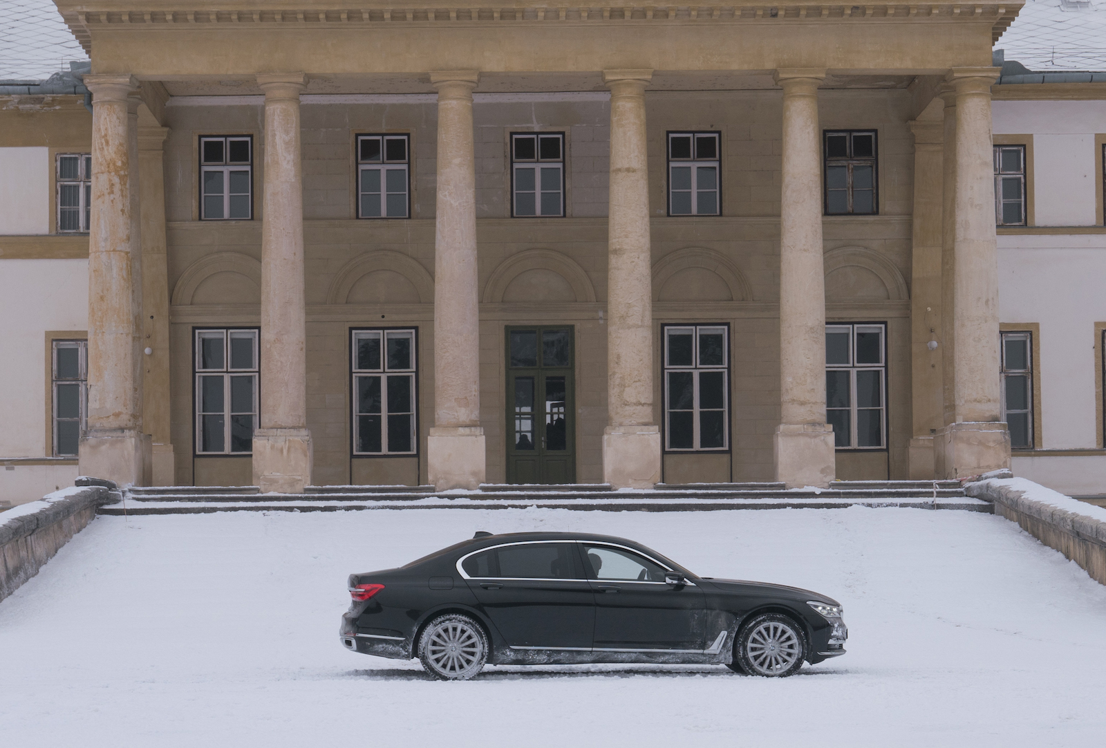 Name:  P90293909_highRes_the-bmw-7-series-in-.jpg
Views: 7742
Size:  1,011.9 KB