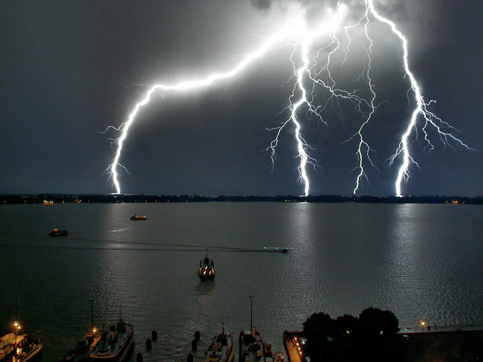 Name:  weather-picture-photo-lightning-storm-joe-holmes.jpg
Views: 991
Size:  124.0 KB